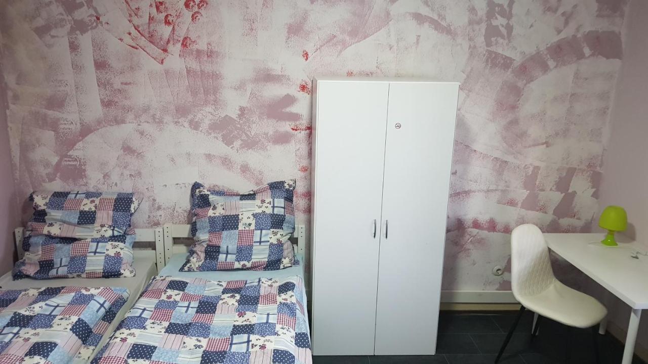 Handwerker Unterkunft Monteurzimmer Mit Gemeinschaftsbad In Brebach Saarbruecken Ngoại thất bức ảnh